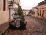 Colonia, uma cidade construida pelos portugueses, parece muito com Paraty, adoramos a cidade, tive vontade de me mudar pra l...