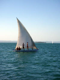 VAI CHEGANDO - Saveiro Pena em ITaparica primavera 2008