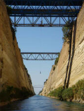 A calma dentro do canal e um louco se jogando la de cima