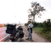 Chris na estrada BR116, nas prximidades da chapada de Diamantina