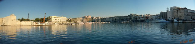 Sbado em Trani, a cidade do marmre, IT