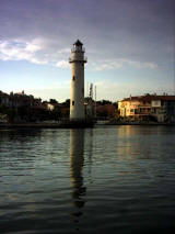 Farol antigo de puerto la Cruz, agora est dentrode um dos canais, janeiro de 2006