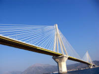 Ponte Rioni entre os golfos de Patras e Korinthos, julho de 2008