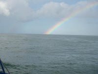 se aumentar poderá ver um navio bem no fim do arco iris
