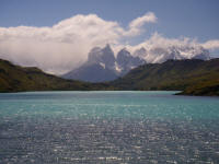 O parques de cores exoticas, de montanhas cortando o ceu, de frio cortanto a alma. Torres del Paine