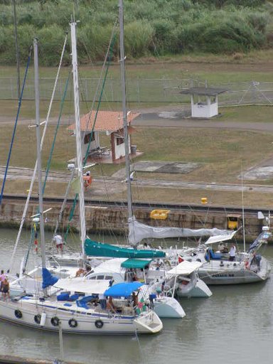 Veleiros no canal do Panam, em Miraflores.maro de 2008