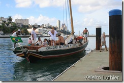 Saveiro com turistas