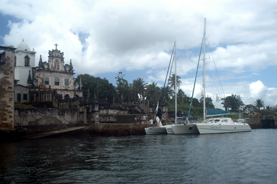 28SVD8.jpg - A igreja de So Francisco do Paraguau  na beira d'gua