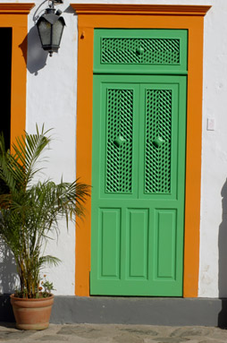 porta2.jpg - Paraty é mais que uma cidade histórica; é um paraíso para os sentidos