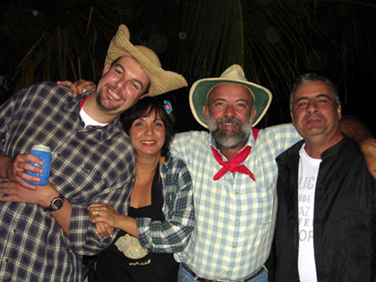 DSCN1136.jpg - Fernando, Fernanda, Hélio e Don Wagner