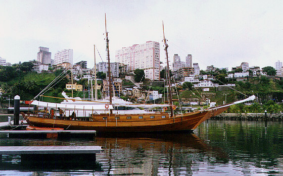 02Valtur.jpg - Preparando a escuna Valtur para viagem na Bahia Marina em Salvador