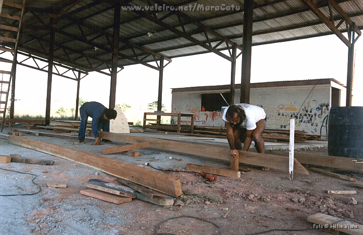 Const011.jpg - A construo de um barco no  um circo, mas comea pelo picadeiro, onde sero fixadas as sees do modelo